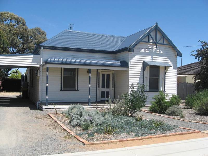 LOVELY RENOVATED 3 BEDROOM HOME Picture 1