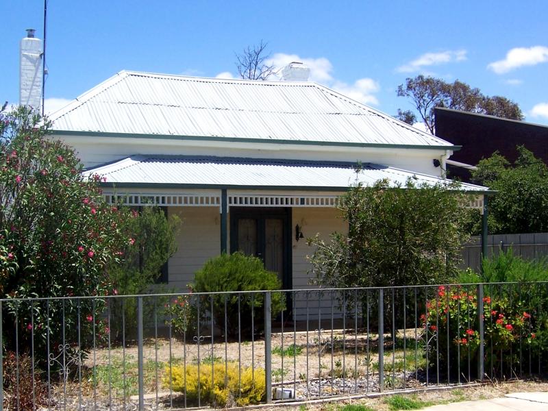 RENOVATED FAMILY HOME Picture 1