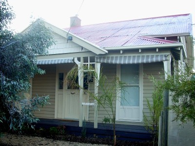CHARACTER & CHARM - MURTOA Picture