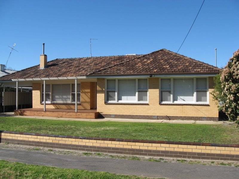 3 BEDROOM BRICK VENEER - WARRACKNABEAL Picture 1