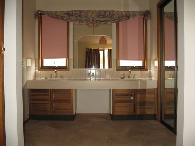 FAMILY HOME - RURAL OUTLOOK Picture 3