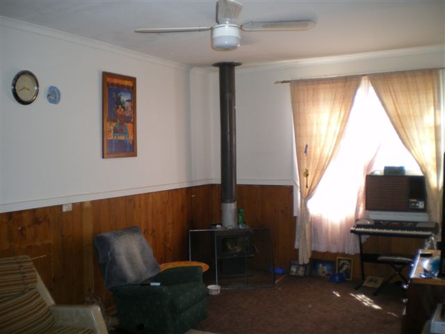 SPACIOUS 3 BEDROOM HOME Picture 3