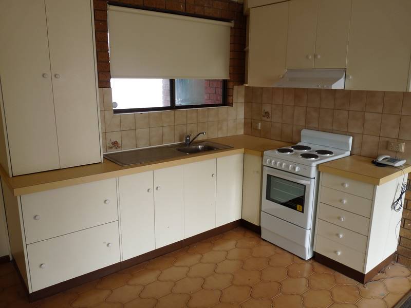 UNDER OFFER / UNDER CONTRACT Picture 2