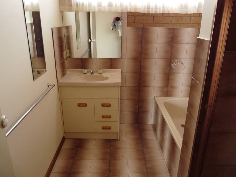 UNDER OFFER / UNDER CONTRACT Picture 3