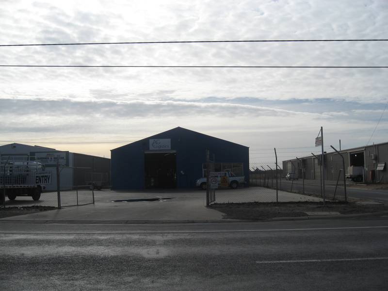 MELBOURNE & ADELAIDE HGHWAY FRONTAGE Picture 1