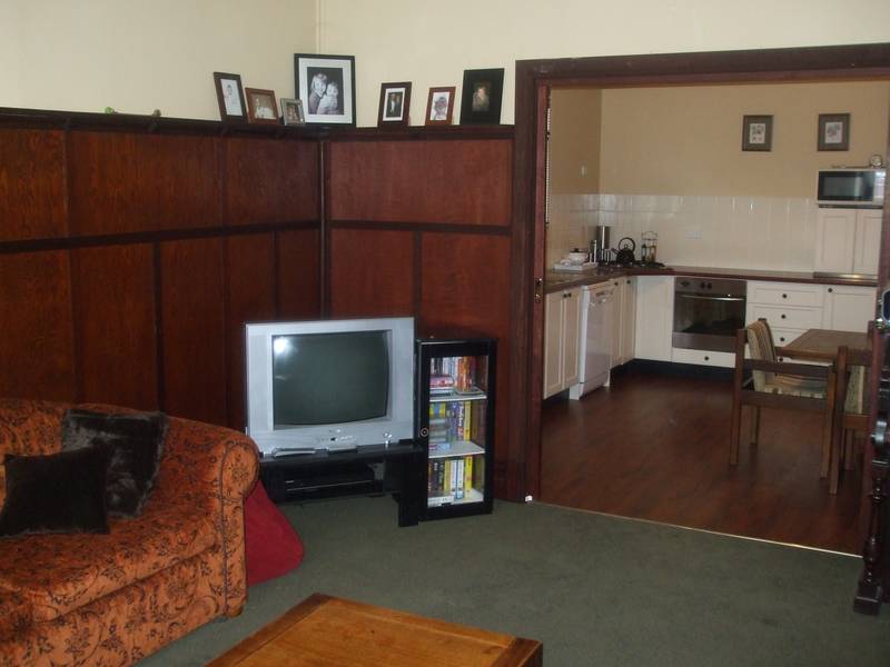 UNDER OFFER/ UNDER CONTRACT Picture 3