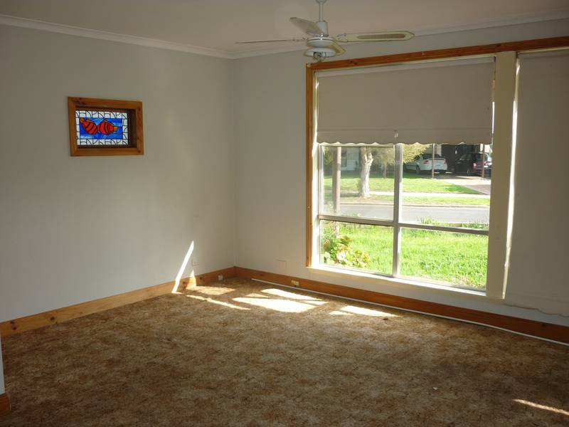 3 BEDROOM HOME Picture 3