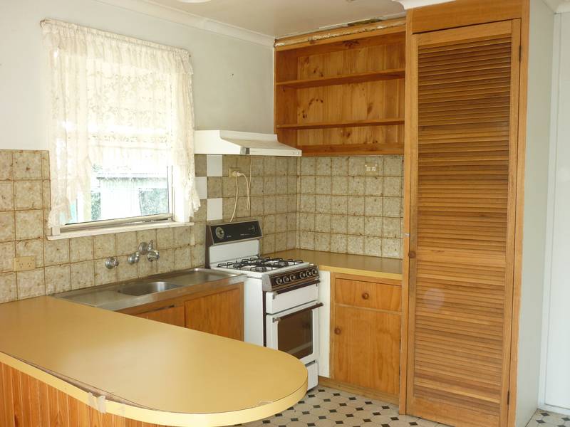 3 BEDROOM HOME Picture 2