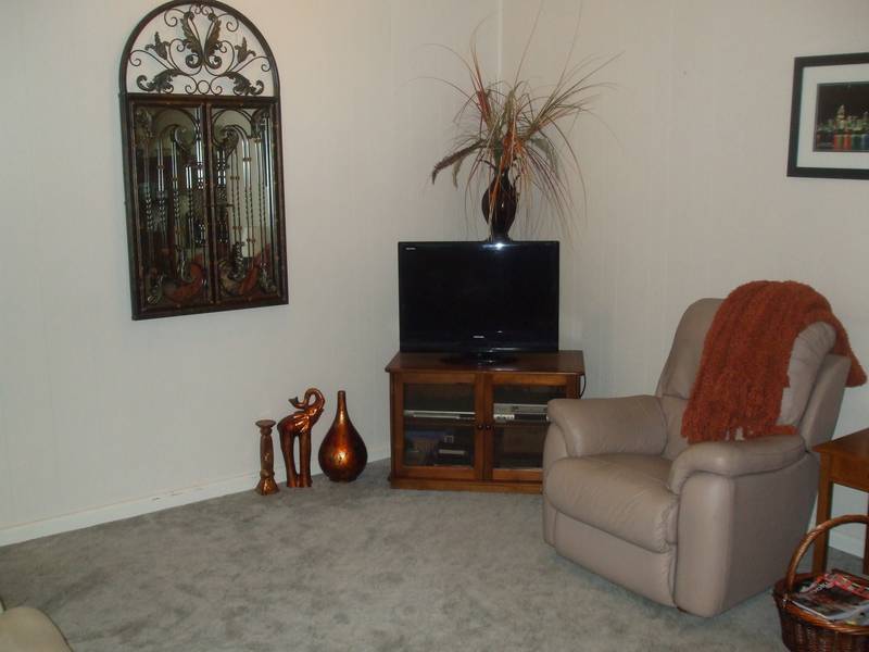 UNDER OFFER/ UNDER CONTRACT Picture 3