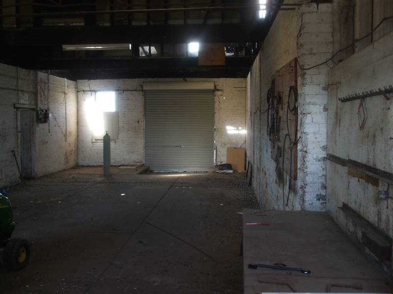 WARRACKNABEAL CENTRAL COMMERCIAL Picture 2