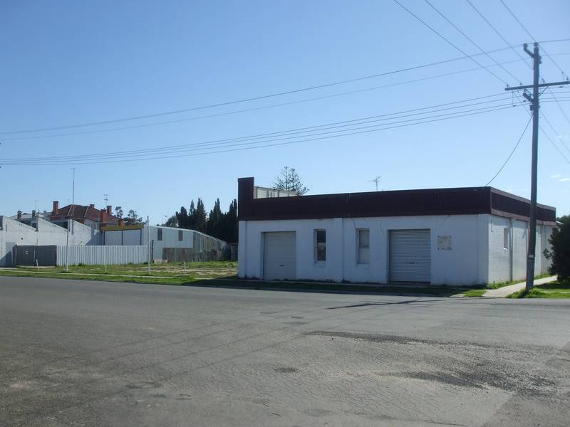 WARRACKNABEAL CENTRAL COMMERCIAL Picture 3