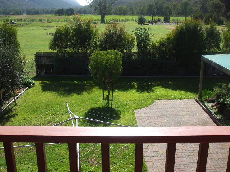 UNDER OFFER/ UNDER CONTRACT Picture 3