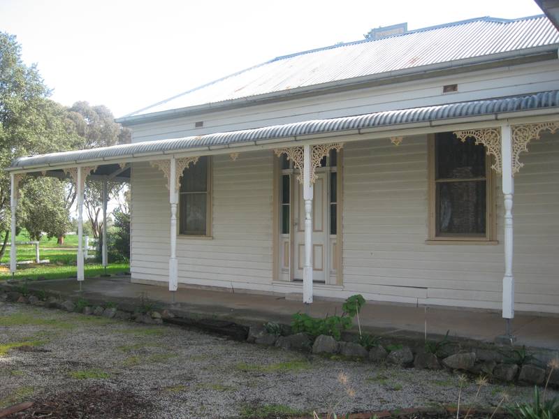 Country Living Picture 1