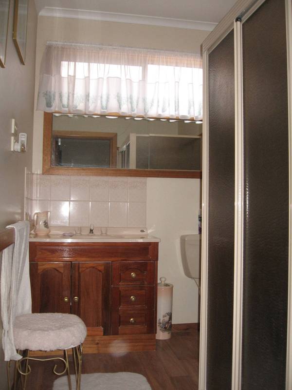 Home Sweet Home with Plenty of Space in a Fantastic Location Picture 3