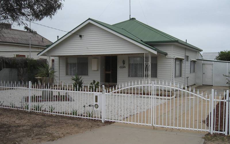 Home Sweet Home with Plenty of Space in a Fantastic Location Picture 1