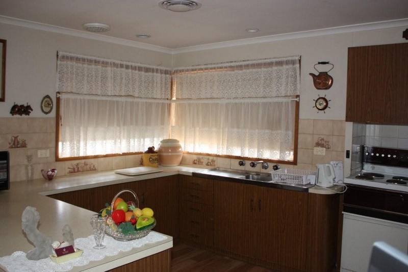 Home Sweet Home with Plenty of Space in a Fantastic Location Picture 2