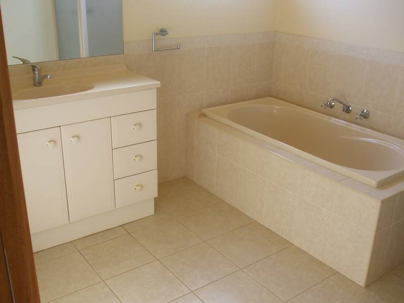 Check this unique Horsham home. Picture 3