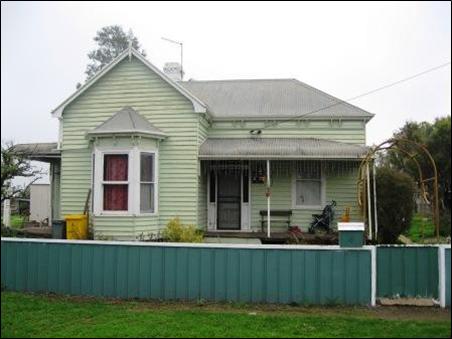 4 Bedeoom Home in Minyip Picture 1