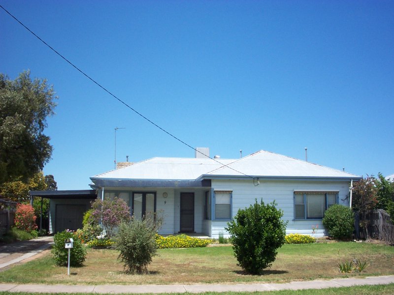 THE IDEAL FAMILY HOME Picture 1