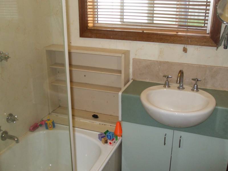 Comfortable living at an easy price! Picture 3