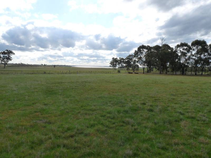 120 acres of Lifestyle. Picture 2