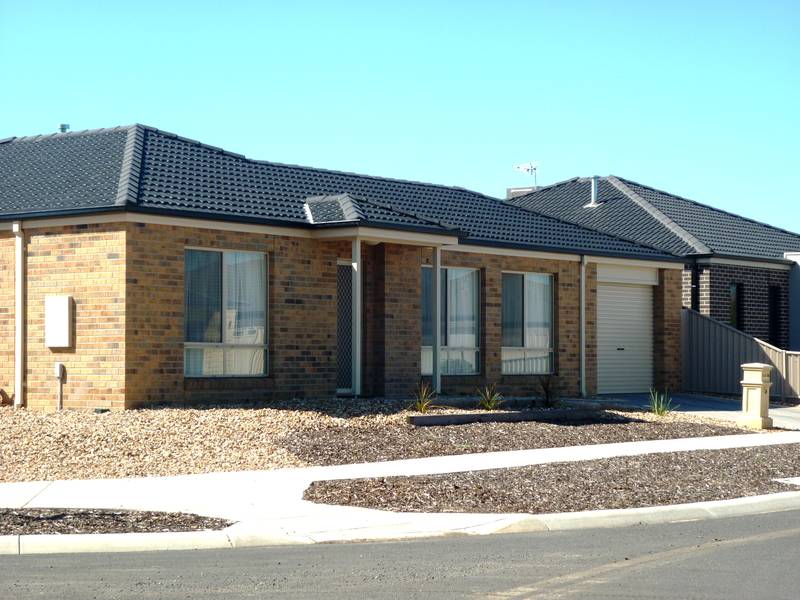 THE PERFECT 3 BEDROOM BRICK HOME ! Picture 1