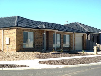 THE PERFECT 3 BEDROOM BRICK HOME ! Picture