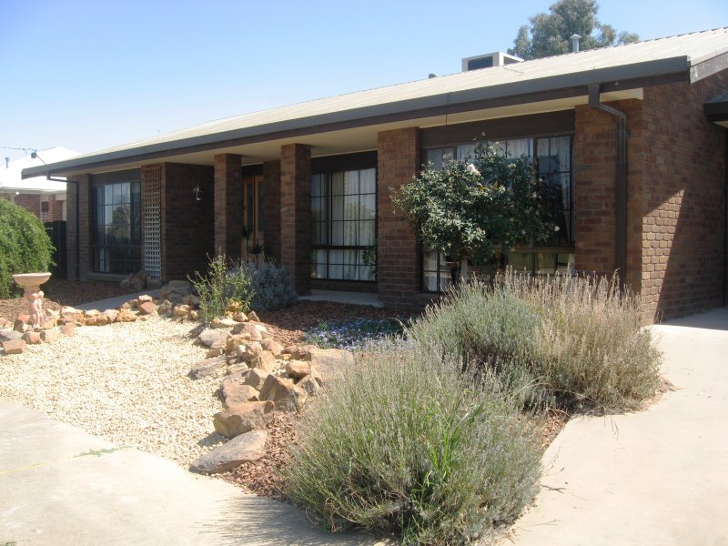 LOVELY 4 BEDROOM BRICK HOME Picture 1