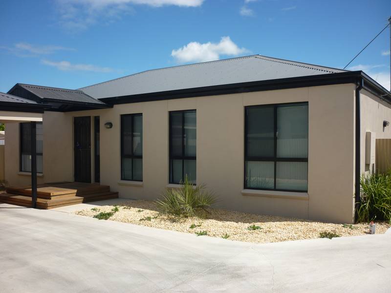 IDEAL LOCATION - PERFECT LIVING Picture 1