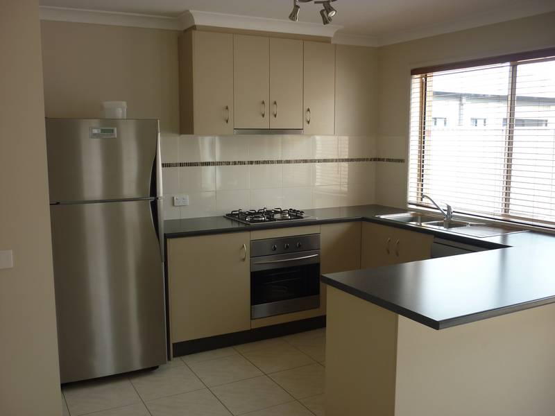 THE PERFECT 3 BEDROOM BRICK HOME ! Picture 2