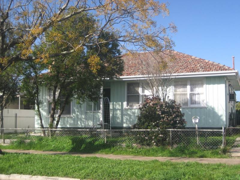 3 BEDROOM HOME CLOSE TO CBD Picture 1