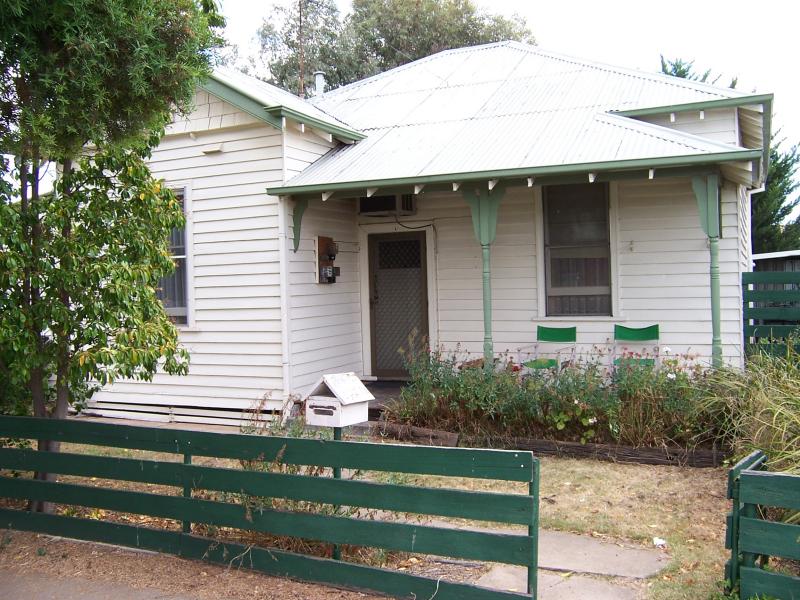 GREAT LOCATION - NEAR THE HOSPITAL Picture 1