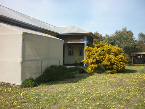 PEACEFUL OUT OF TOWN LOCATION Picture 1