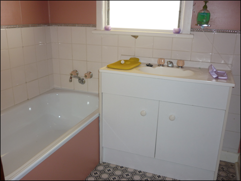 PEACEFUL OUT OF TOWN LOCATION Picture 2