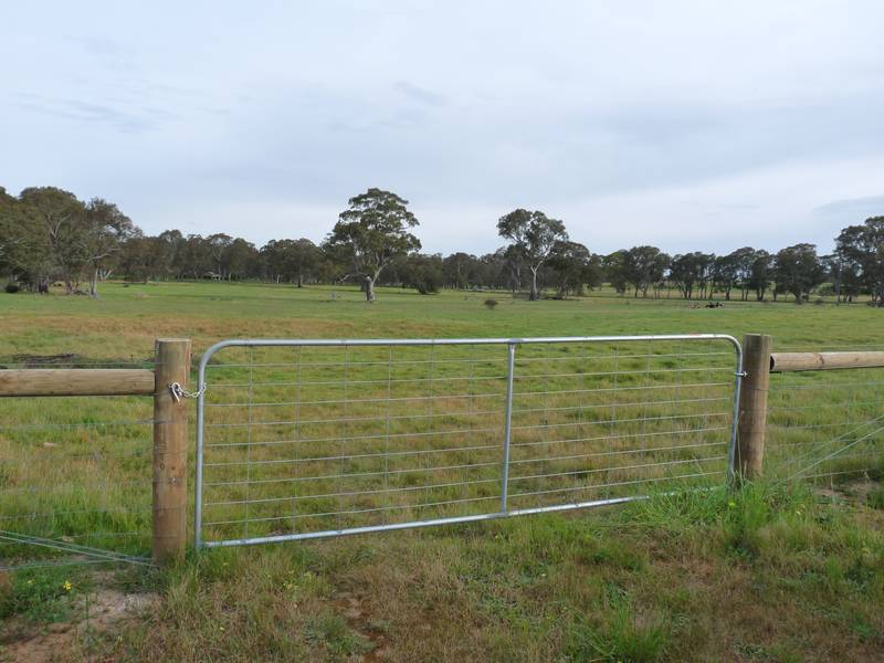 UNDER OFFER/ UNDER CONTRACT Picture 3