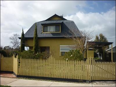 LARGE LIVING - 3 BEDROOM HOME Picture LARGE LIVING - 3 BEDROOM HOME Picture