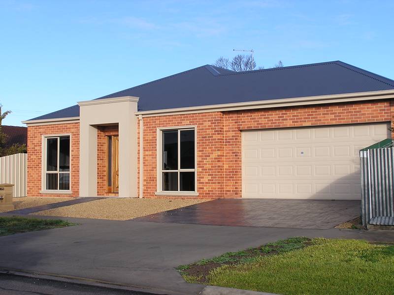 Modern Living In Popular Sunnyside Location Close to Hospital
FOR RENT Picture 1