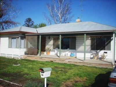 PERFECT LOCATION - 3 BEDROOM HOME Picture PERFECT LOCATION - 3 BEDROOM HOME Picture