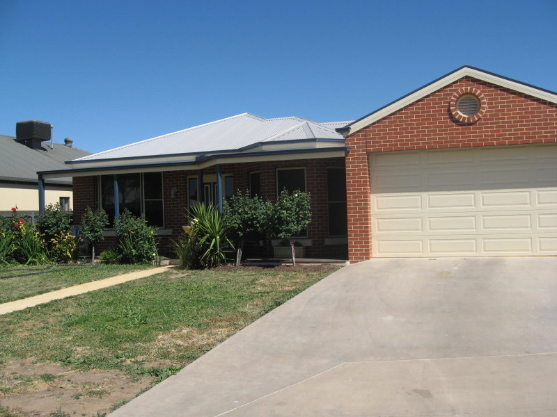 EXECUTIVE FAMILY HOME Picture 1