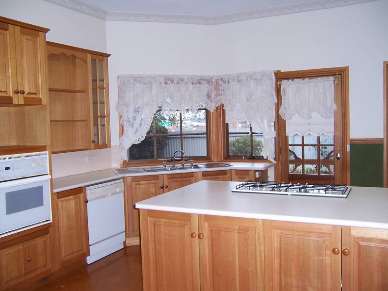 LUXURIOUS LIVING Picture 2