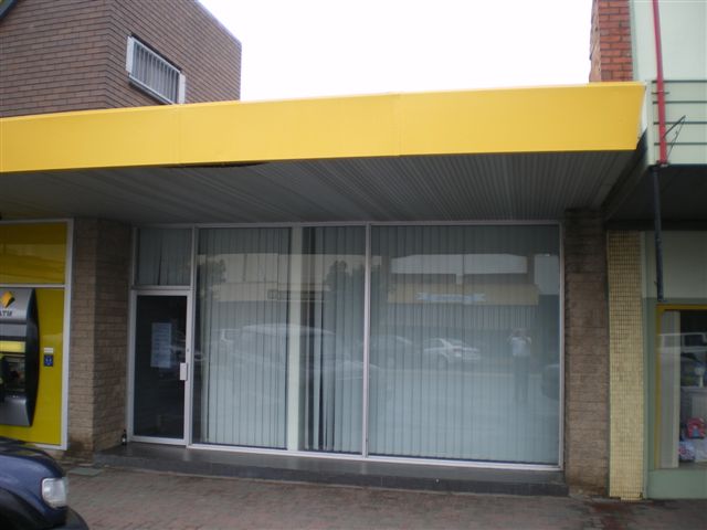 IN THE HEART OF TOWN. Picture 1