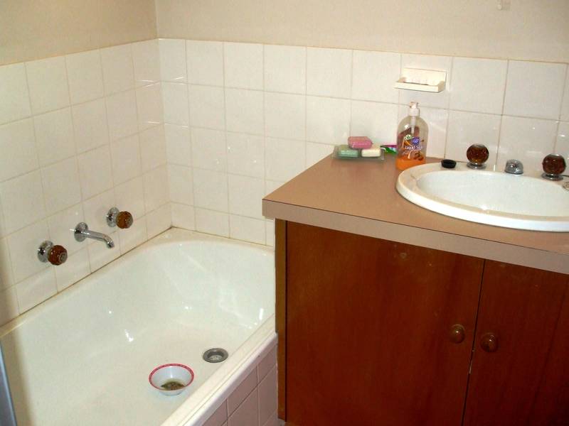 SURROUND YOURSELF WITH SPACE Picture 3