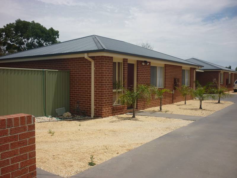 Executive Unit Close to School Picture 1