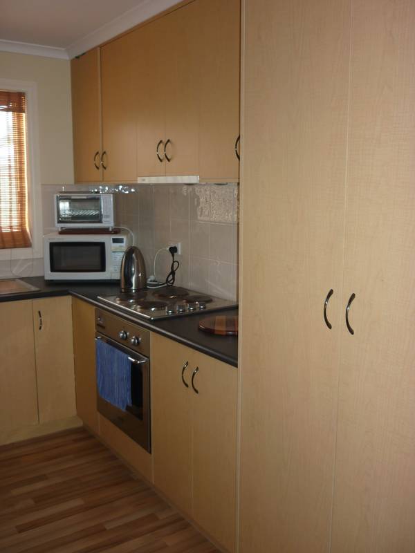 Executive Unit Close to School Picture 3