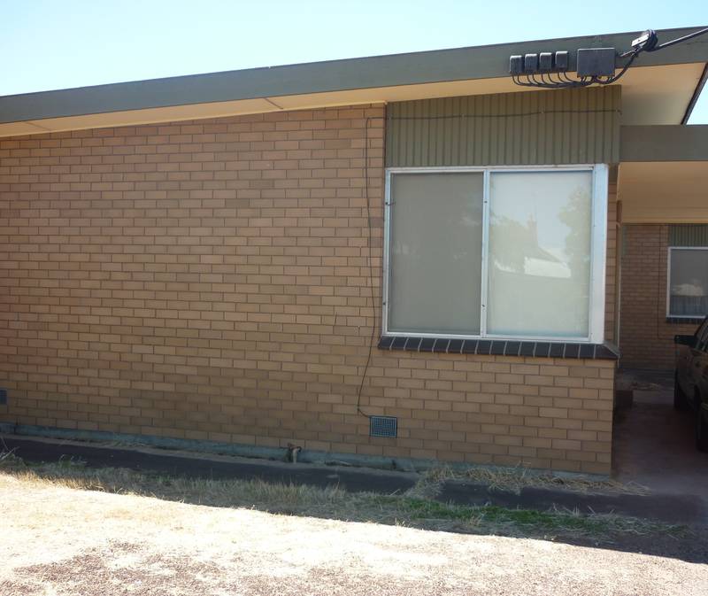 CENTRAL 2 BEDROOM UNIT Picture 2