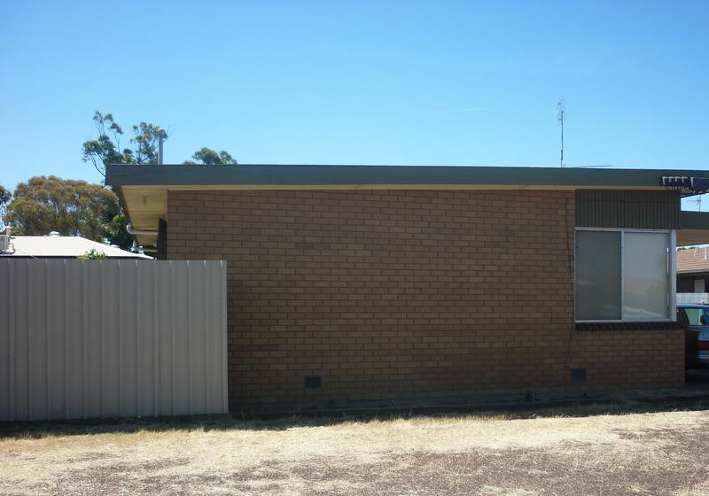 CENTRAL 2 BEDROOM UNIT Picture 1