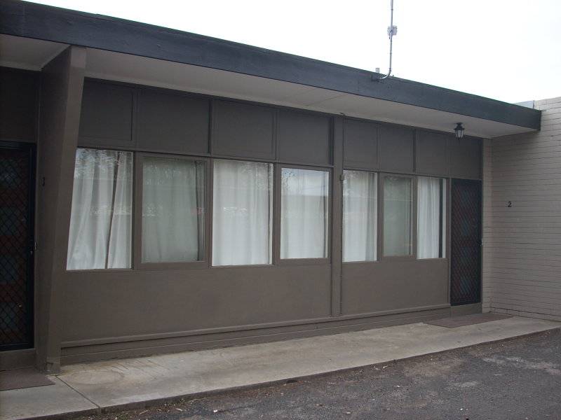 CENTRAL MODERN LIVING! Picture 1