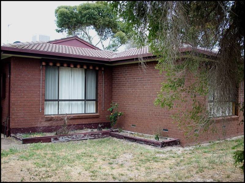 NEAT HOME IN QUIET LOCATION Picture 1