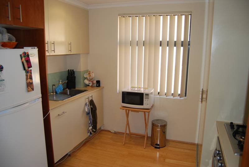 Modern One Bedder Picture 2