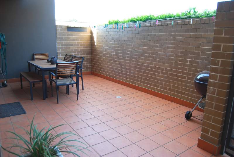 Unique Two Level Apartment Picture 2